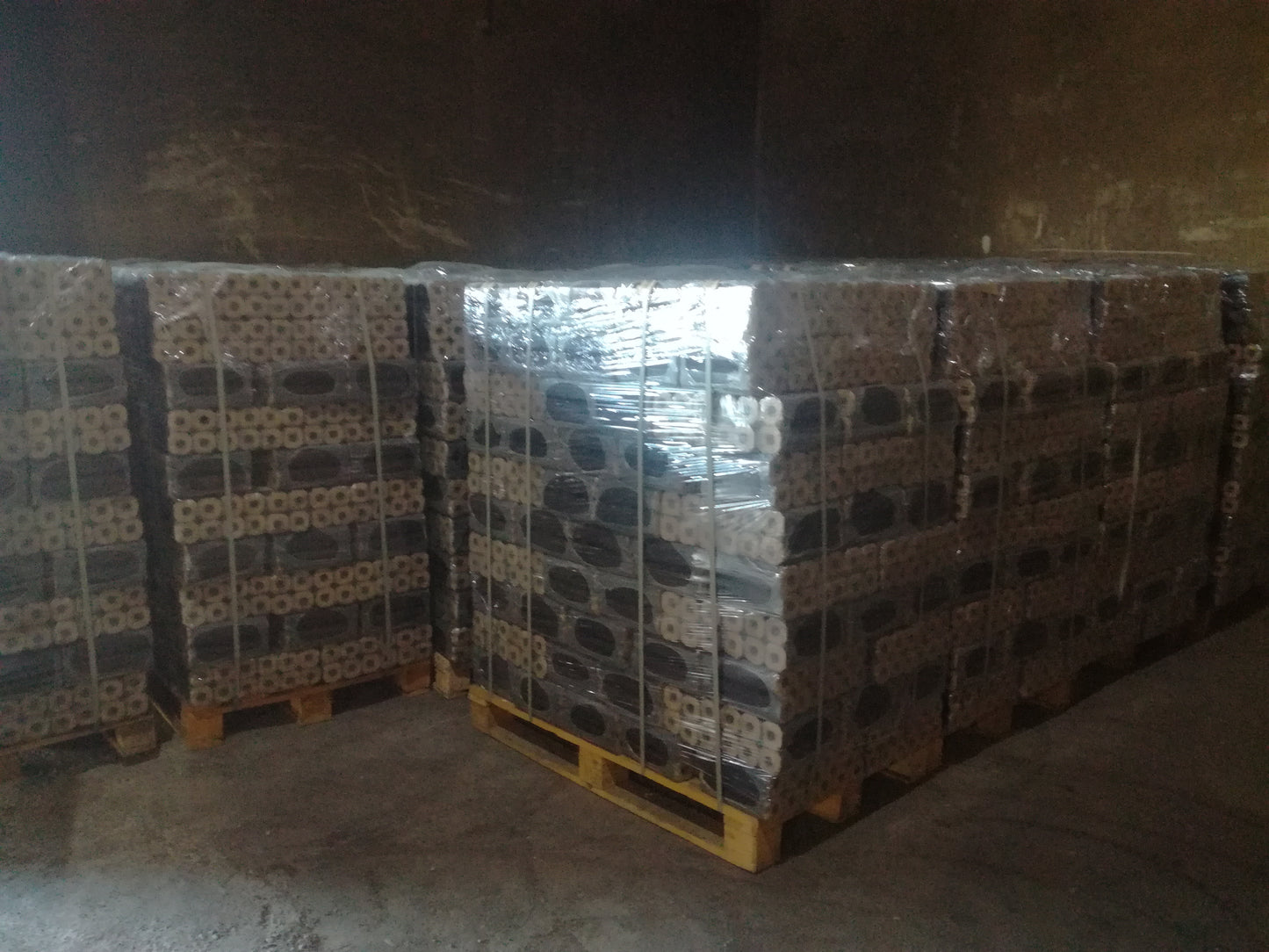 Wood Briquettes Pini kay Highlander, Pure Beech, Octagonal shape, 10 kg sacks, trimmed ends