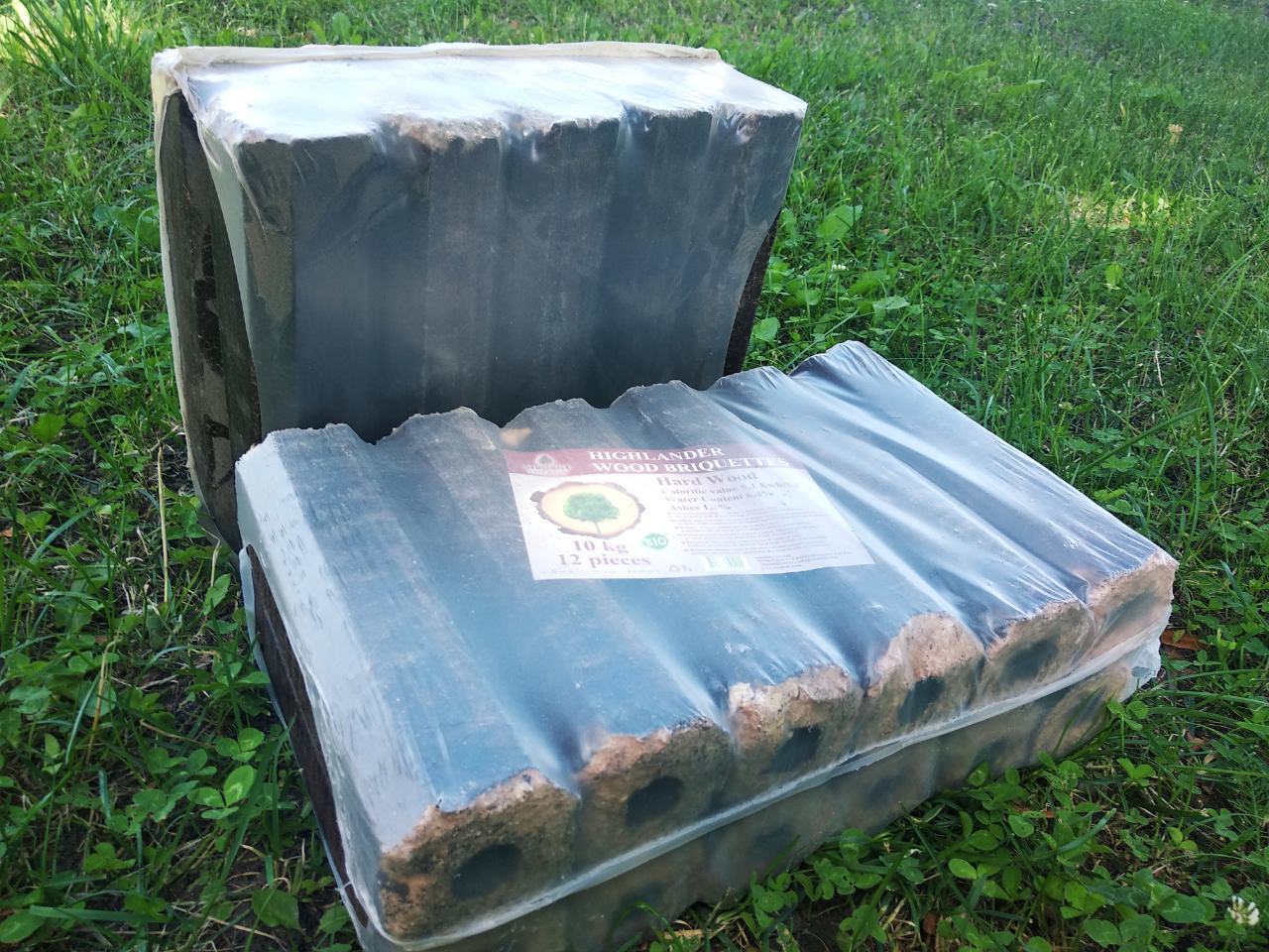 Wood Briquettes Pini kay Highlander, Pure Beech, Octagonal shape, 10 kg sacks, end-trimmed