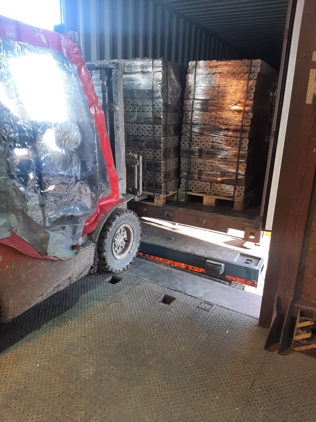 Wood Briquettes Pini kay Highlander, Pure Beech, Octagonal shape, 10 kg sacks, end-trimmed